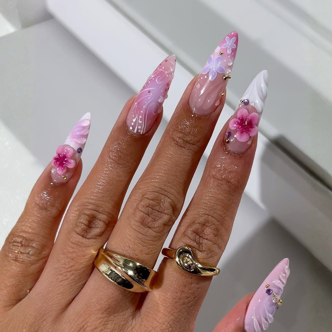 Blooming Tips press-on nails