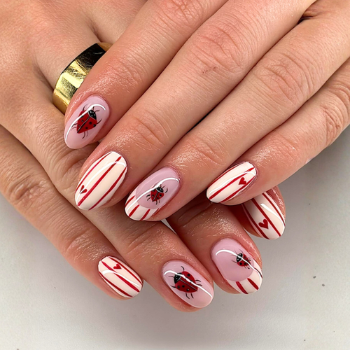 Blooming Picnic press-on nails