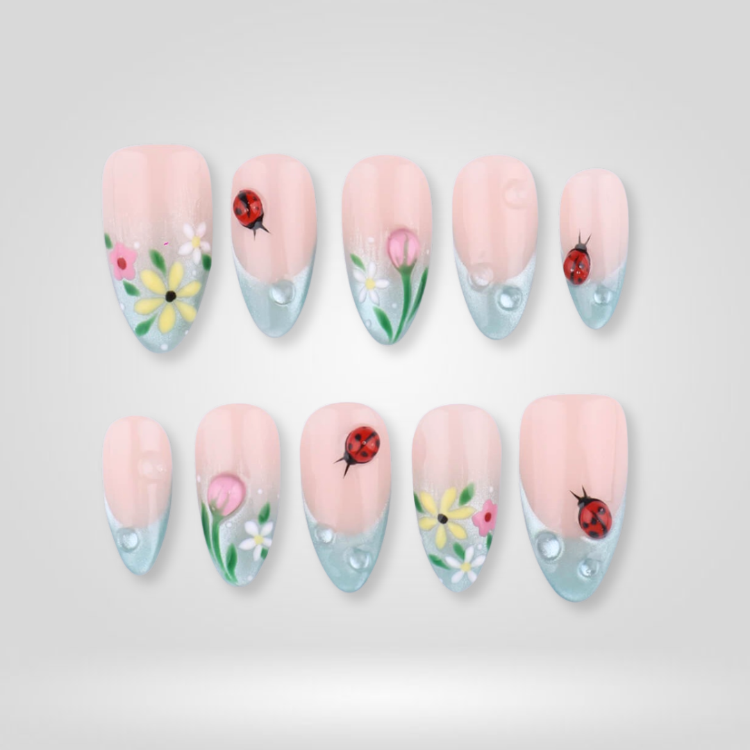 Dewy Daisy press-on nails